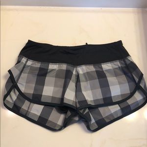 VGUC sz 4 Lululemon Speed shorts